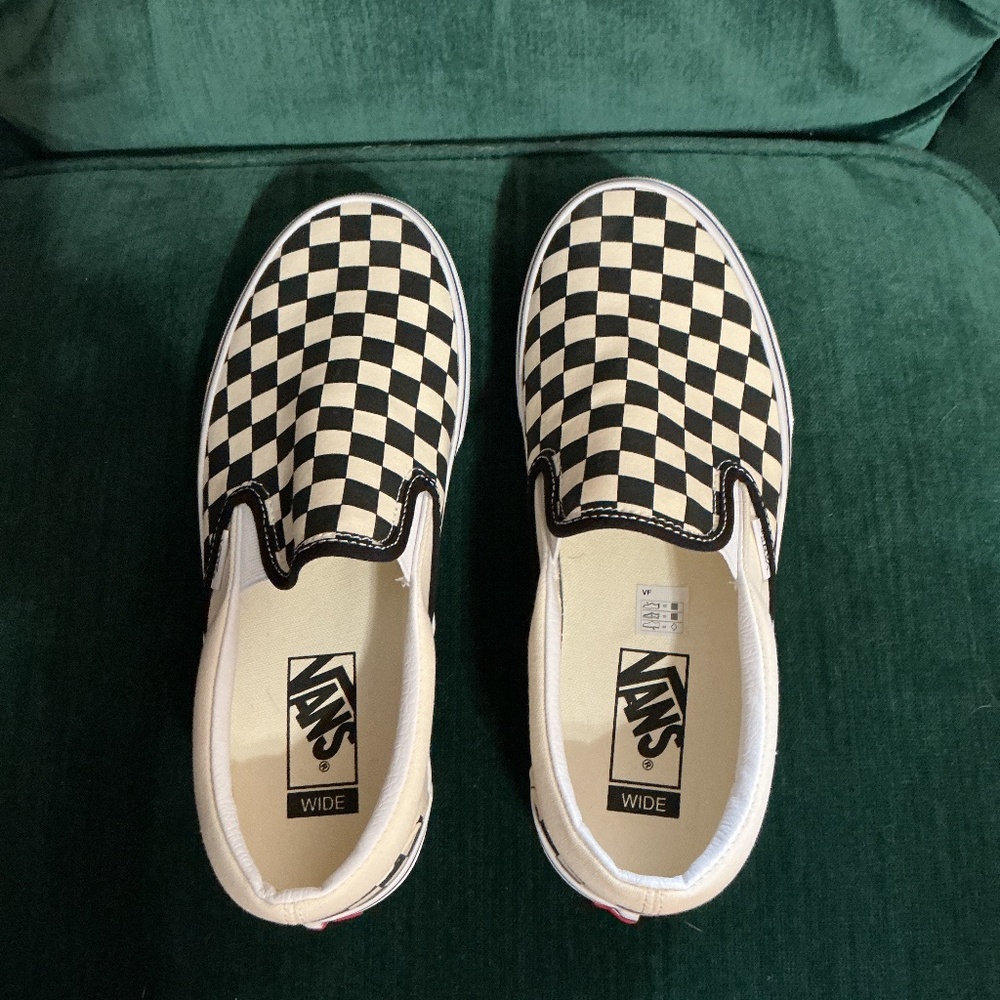 NEW VANS SLIP ONS MENS 8 WIDE